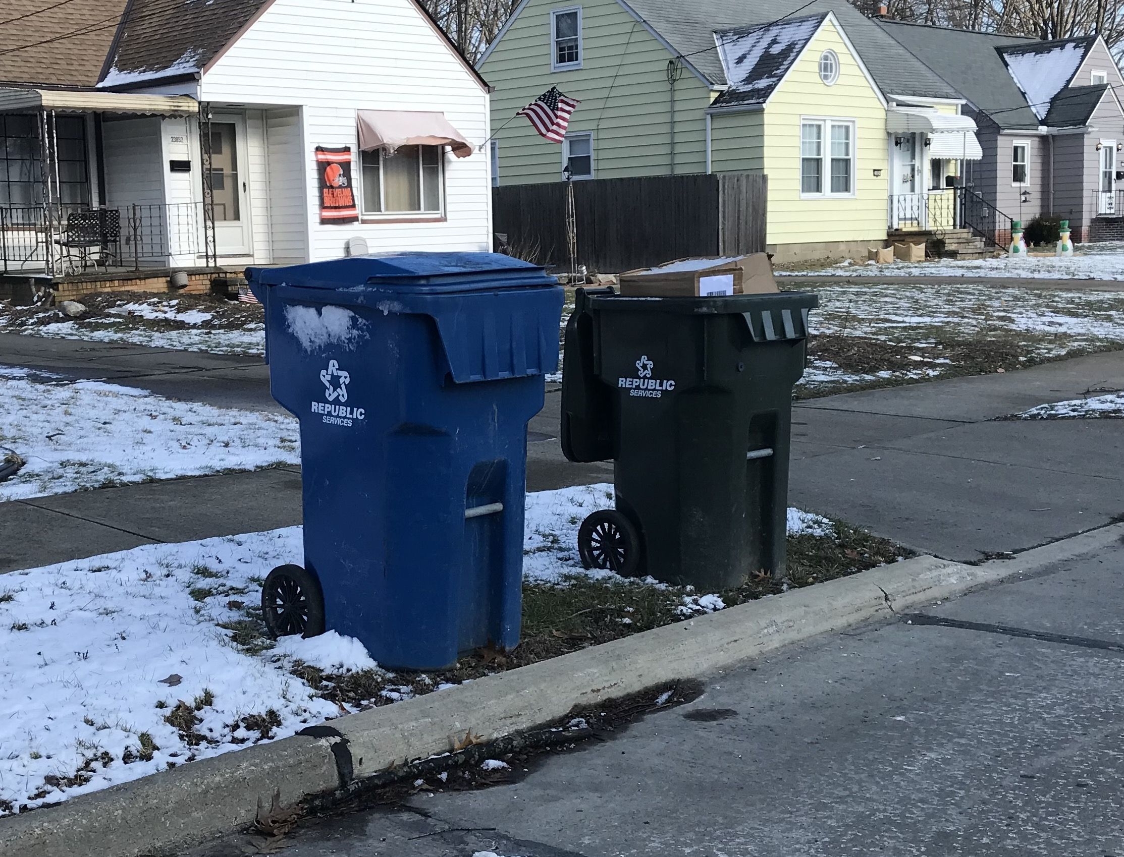 North Olmsted Approves New Garbage Contract, Reschedules