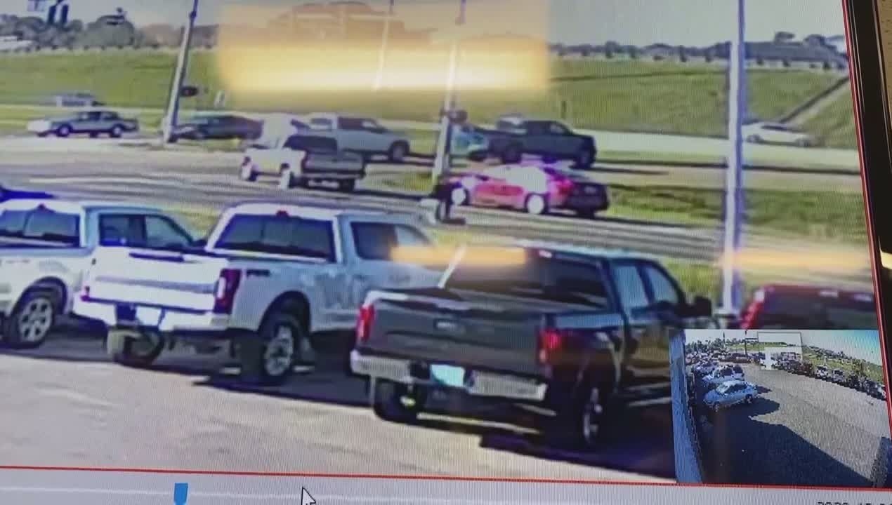 Wkrg | Dramatic Video Shows Man Falling Out Of Moving Suv